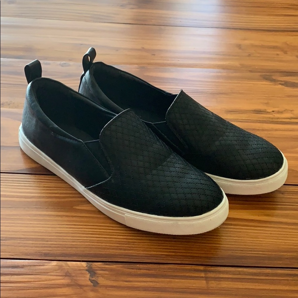 Women’s 9.5 WIDE slip on sneaker